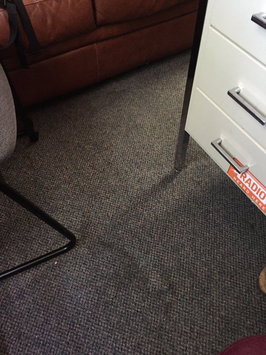 JamieWMLN's tweet photo. GUYS, timing finally lined up in which I had the office open while the cleaning staff came by so- https://t.co/6ck6uYVnho