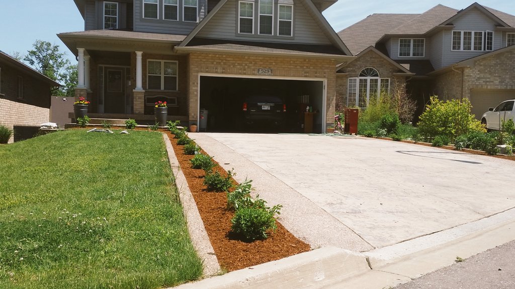 forsythLDM's tweet image. A little garden makeover to start the day. Next up, laying down some artificial turf #nomoreweeds #cleanerisbetter