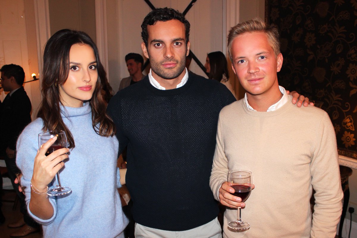 Too much drama in SW3? See our Sloaners escape to the country in these pics! ow.ly/ugr8300LvrO #MadeInChelsea