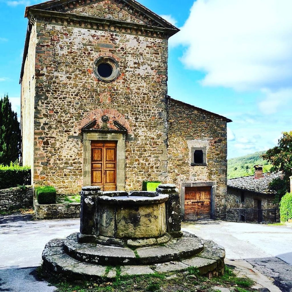The ancient brick well of Volpaia Castle #raddainchianti #castellodivolpaia #volpaia #chia… ift.tt/1O2h1Gg