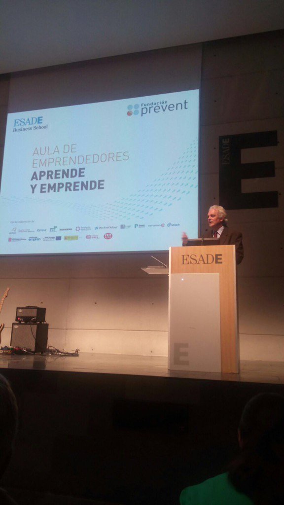 Montse Moré y Enrique López Viguria dan la bienvenida al aula #AprendeyEmprende <a href="/ESADE/">Esade</a>