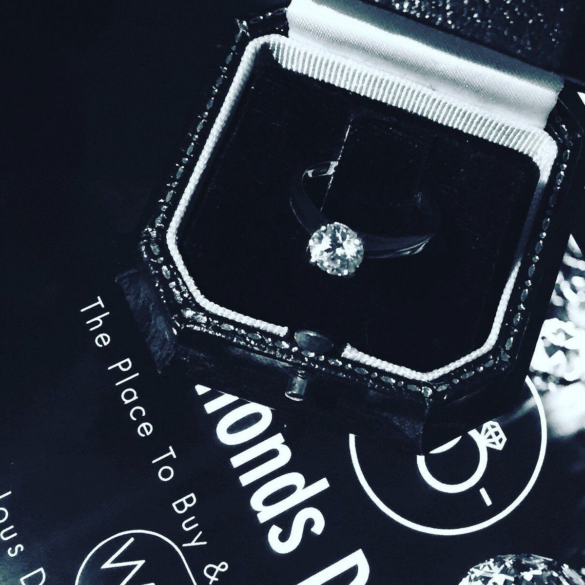 _diamondsdazzle's tweet photo. *COMPETITION* to win a 1.03 diamond ring. Closes 31/5...Enter now by visiting www#Diamondsdazzle.co.uk #competition https://t.co/pqlVYkOOp3