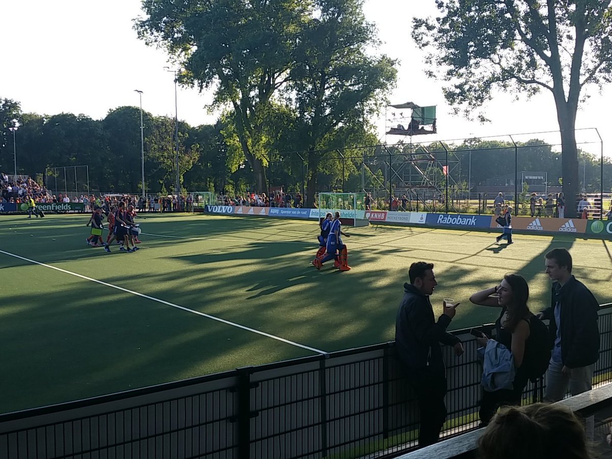 Zijn er nog fit-ers aanwezig bij dit top evenement bij <a href="/AthenAAmsterdam/">AthenA A'dam hockey</a> ?!