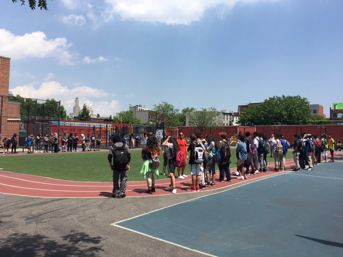 goswSCIENCE's tweet image. Ahhhh! The graduation practices have COMMENCED ! #grade8boii #june21 @CoyneHeather