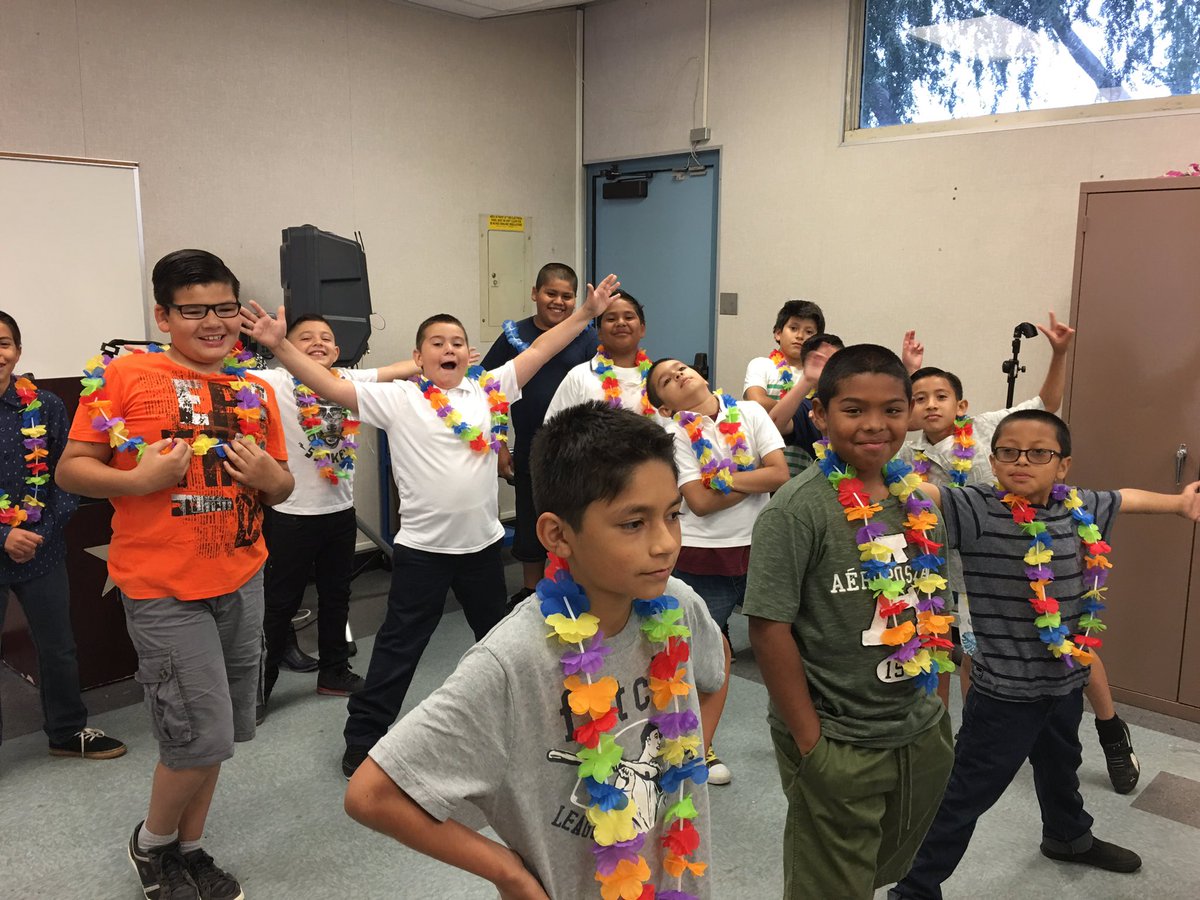 markkeppel_pusd's tweet photo. Keppel School celebrates over 50 parent volunteers at their annual Parent Volunteers Breakfast. Aloha!#gopumaparents https://t.co/dH7iLVkjpP