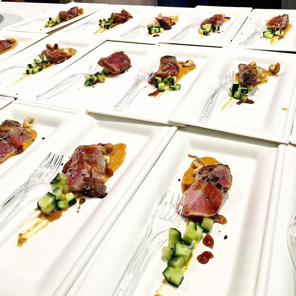 sosblogger's tweet photo. Tonno rosso di Carlo Forte con salsa bbq. Per @saporie e @umbriajazz_official #uj16lab https://t.co/tj5xOmrmzE https://t.co/mi72QdEAW1