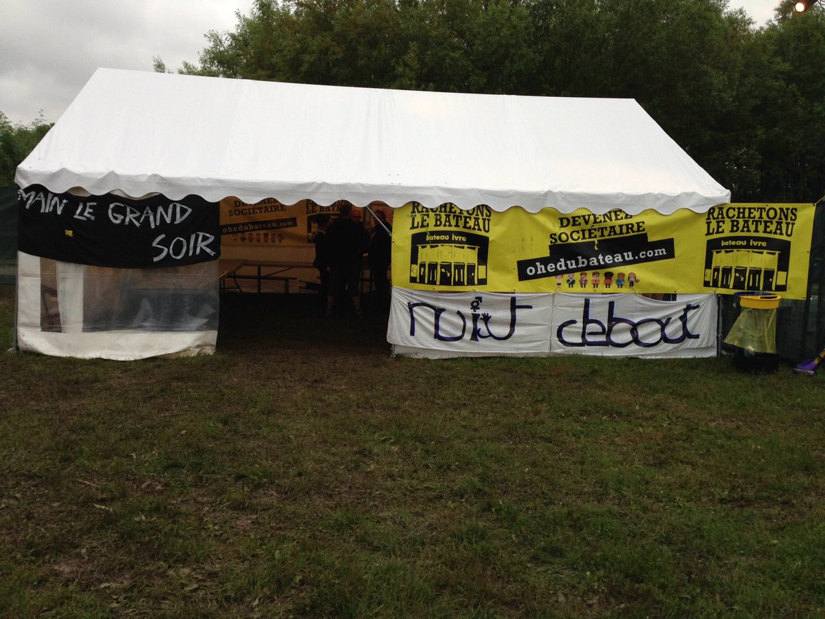 NuitDeboutTours's tweet photo. @Aucard_de_Tours c'est partis ! #ToursDebout est présent. Venez nous voir. #OnLacheRien https://t.co/sTqVWWCIgI