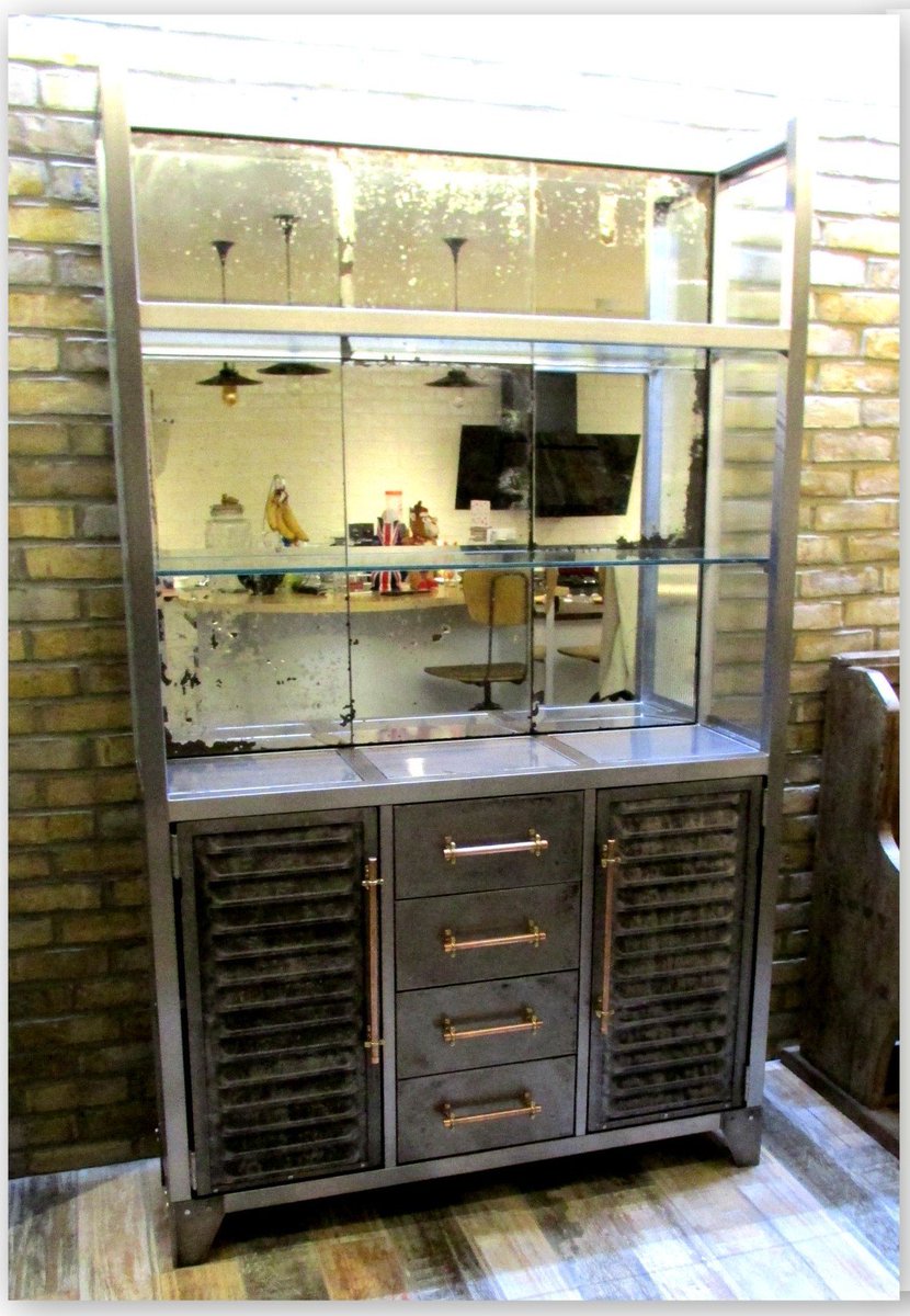 TheRetroStation's tweet photo. @grafeneMCR we are furniture designers based in MCR take a look at our work if you are on the hunt for furnishings! https://t.co/0MbNwtFqun