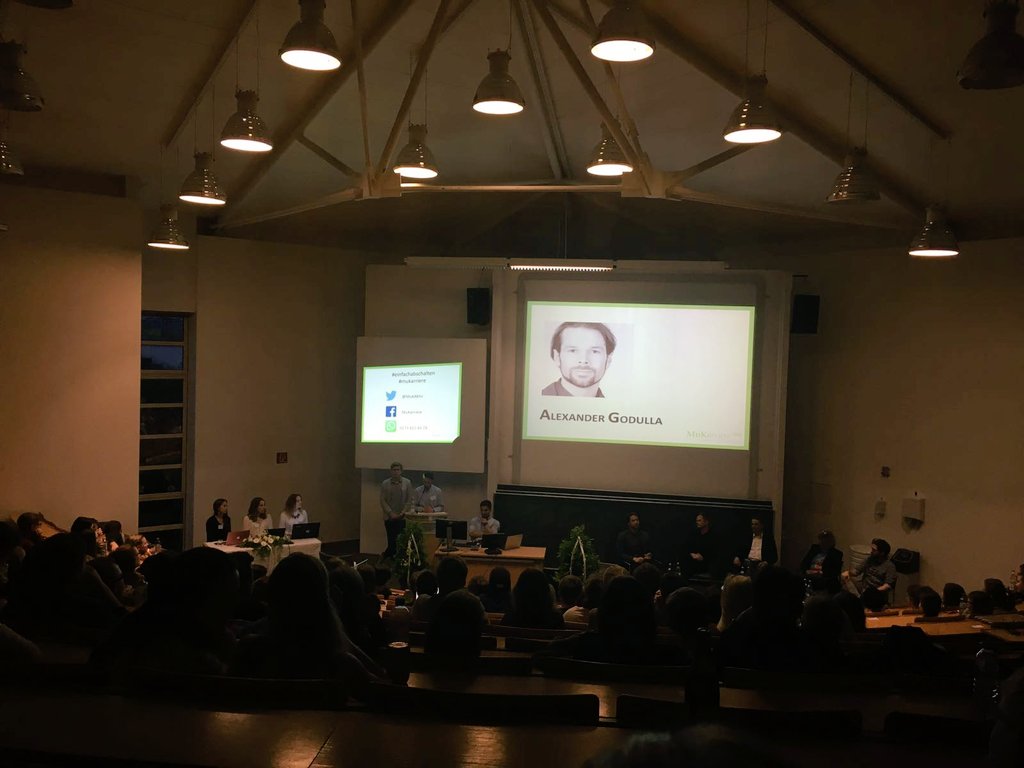 Podiumsdiskussion #einfachabschalten an der Uni Passau, moderiert von Prof. Dr. Alexander Godulla! #mukarriere