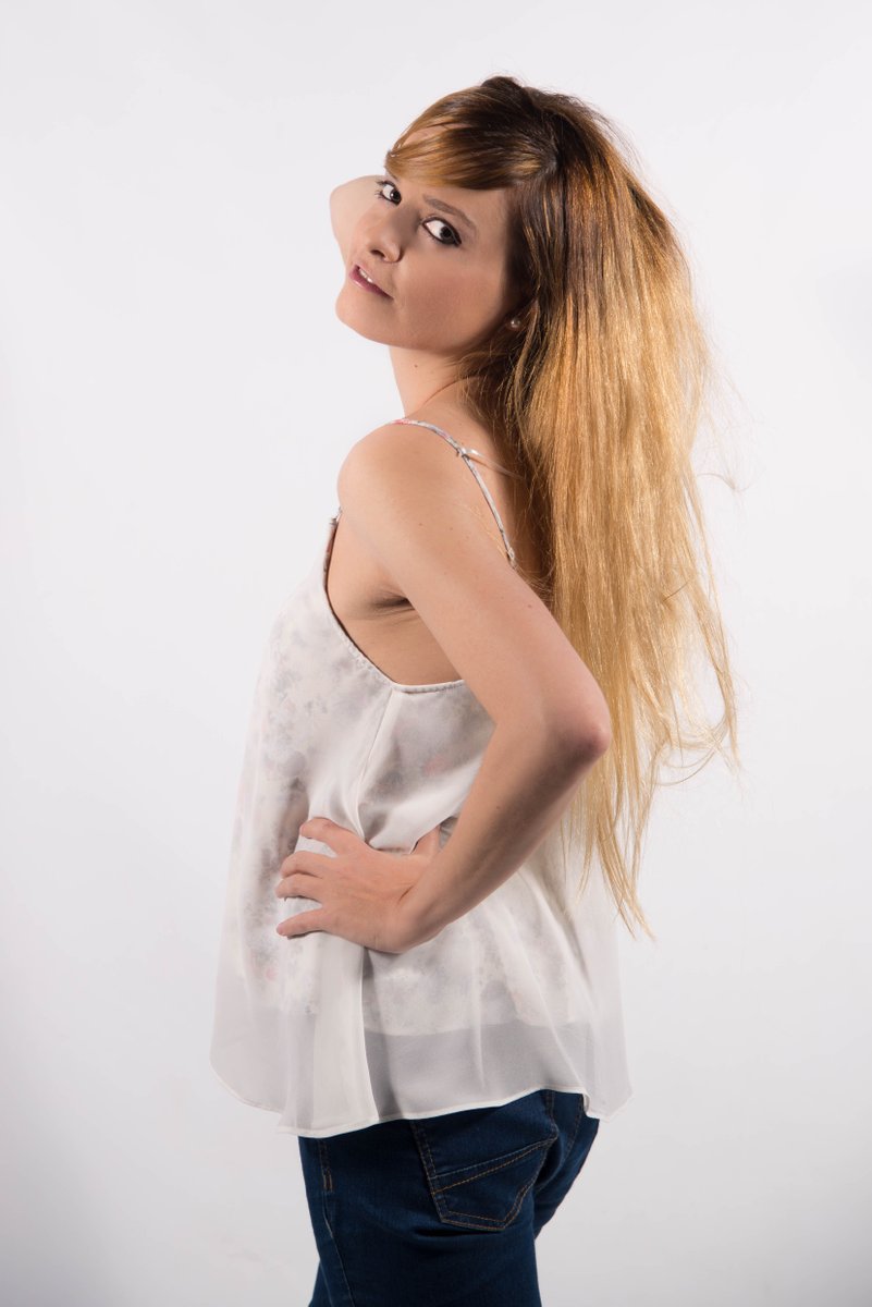 ModeloBeaGil tweet picture