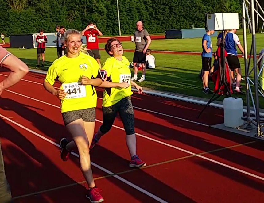 PCBOMeppel's tweet photo. De harde kern van het PCBO+ runningteam was vanavond present bij de 4 van Meppel https://t.co/ig8jaDFA24