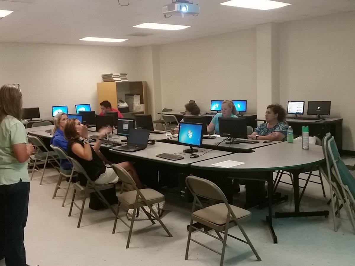 KrauseKellerbay's tweet photo. #2016TechDay DMAC Reports to increase student success. Thanks, Ms. Beall https://t.co/jn697J4EUh