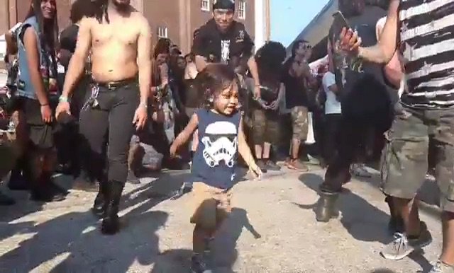 metalinjection's tweet photo. Video of Toddler in Maryland Deathfest Circle Pit Goes Viral! https://t.co/RUq2DKLzHb https://t.co/BgVKlCrFQT