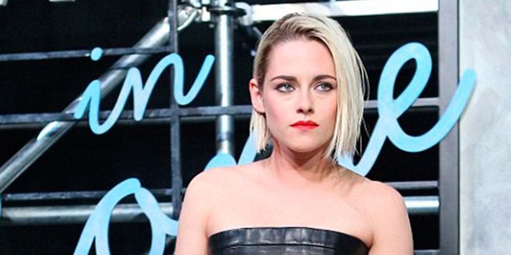 HarpersBazaarmx's tweet image. Kristen Stewart apuesta por un look vanguardista en Pekín: goo.gl/RdtDYO