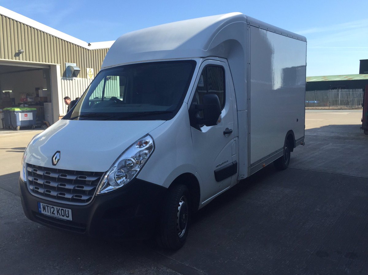 Pro_Design_Co's tweet photo. Turning a luton van from white to black, something to brighten up a rainy day #3M https://t.co/t75qzSws0g