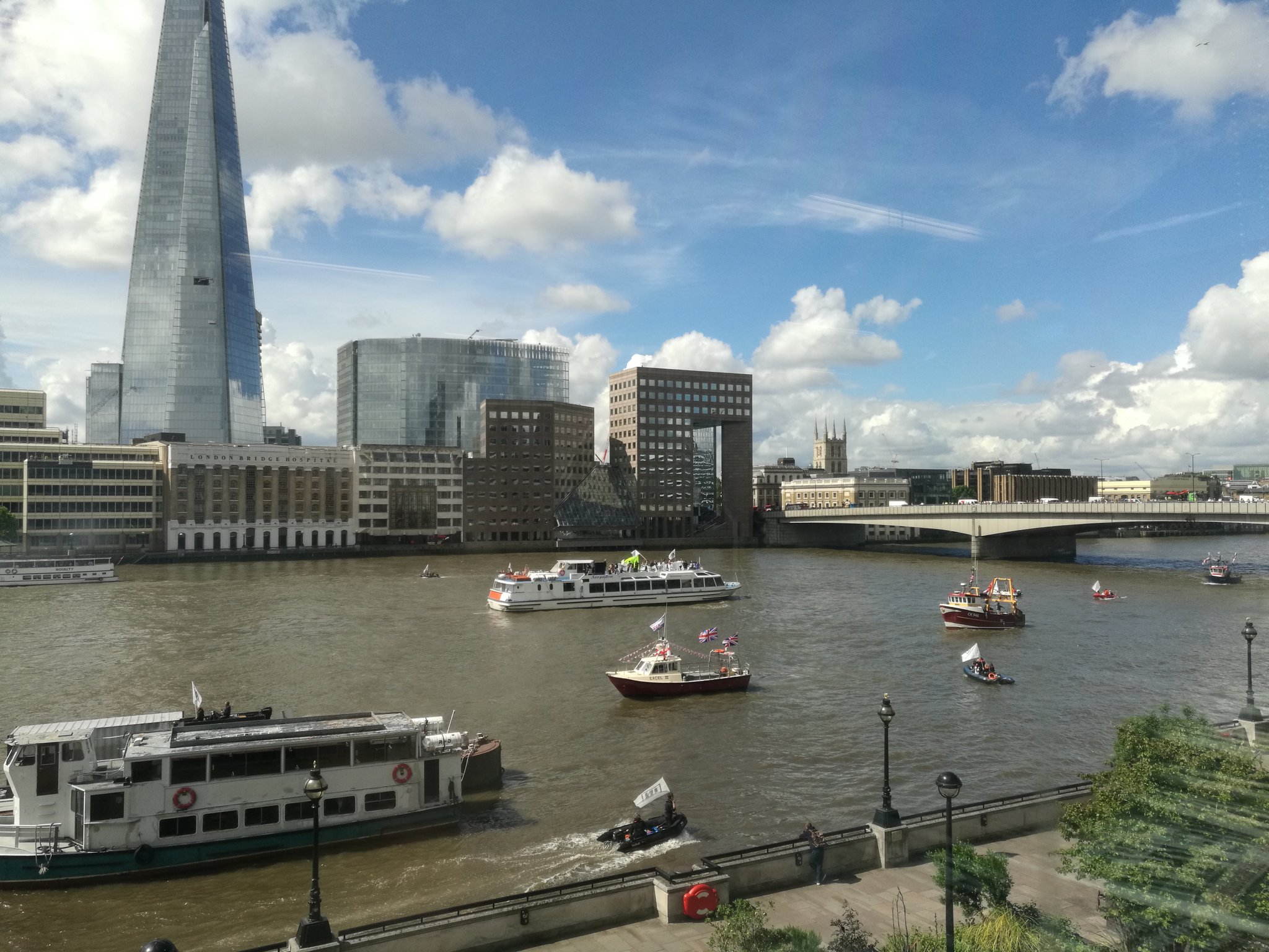 Farage's Brexit flotilla attacked on the Thames by Bob Geldof  Ck-2x8hWkAIf-gL