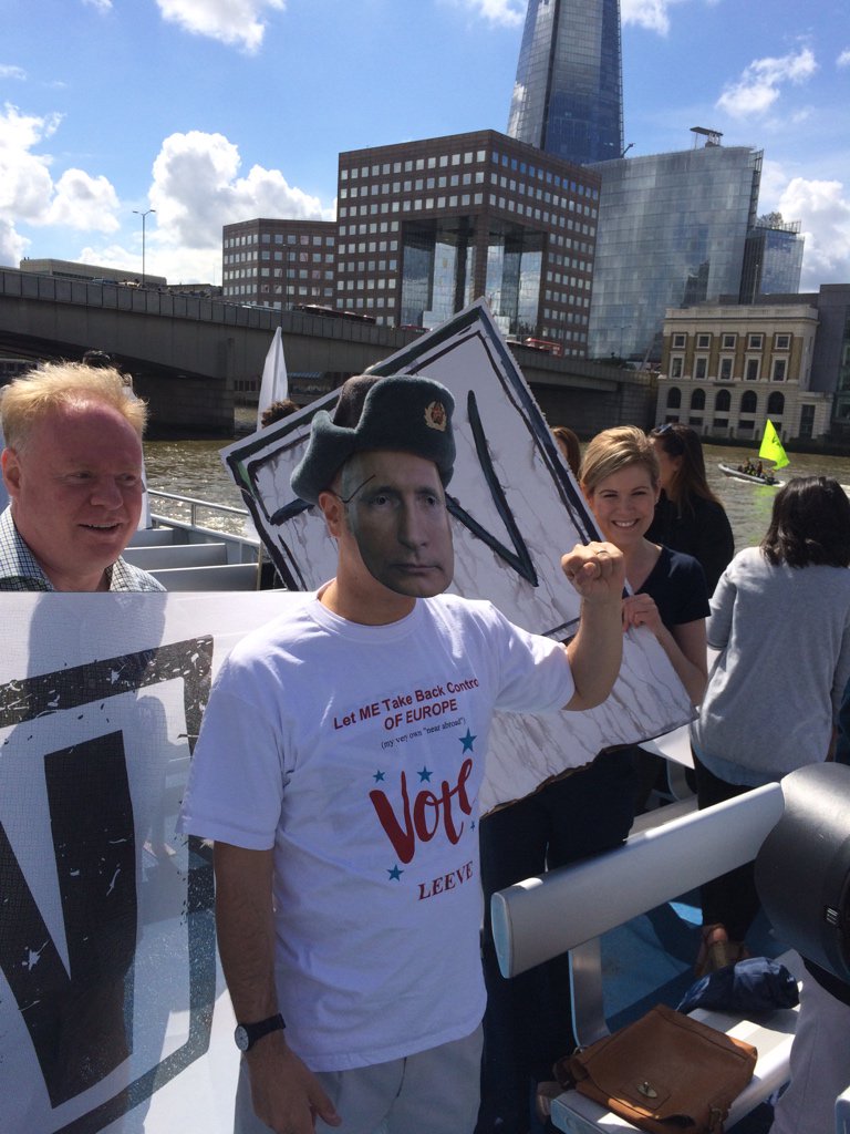 Farage's Brexit flotilla attacked on the Thames by Bob Geldof  Ck-3rlcWgAAwGxS