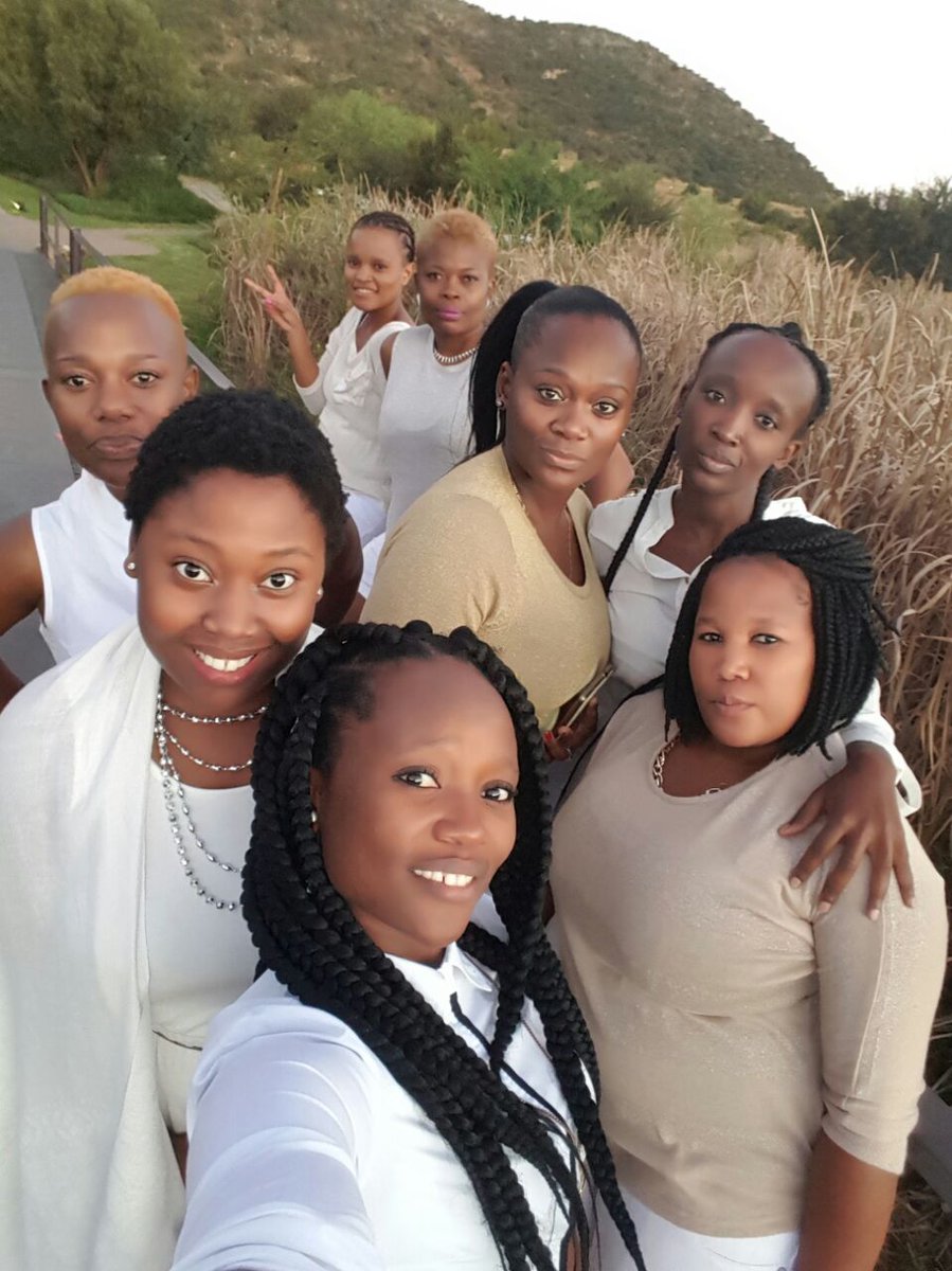 I_AM_MSLERAH's tweet image. Chilling with igirlz tomorrow! 😄😃😁😀😊😆..#ItsAHoliday #FamilyBondz #FunToBeHad