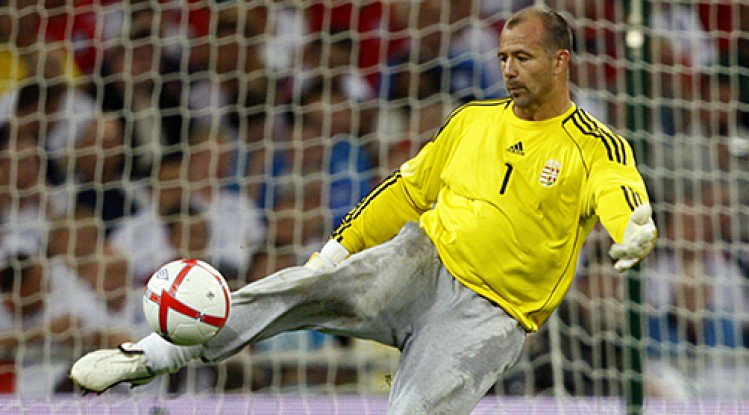 Deal_Leaker's tweet photo. Liverpool will sign 40 year old Hungarian goalkeeper Gábor Király after he impressed at Euro 2016. https://t.co/tdq2JOuA57