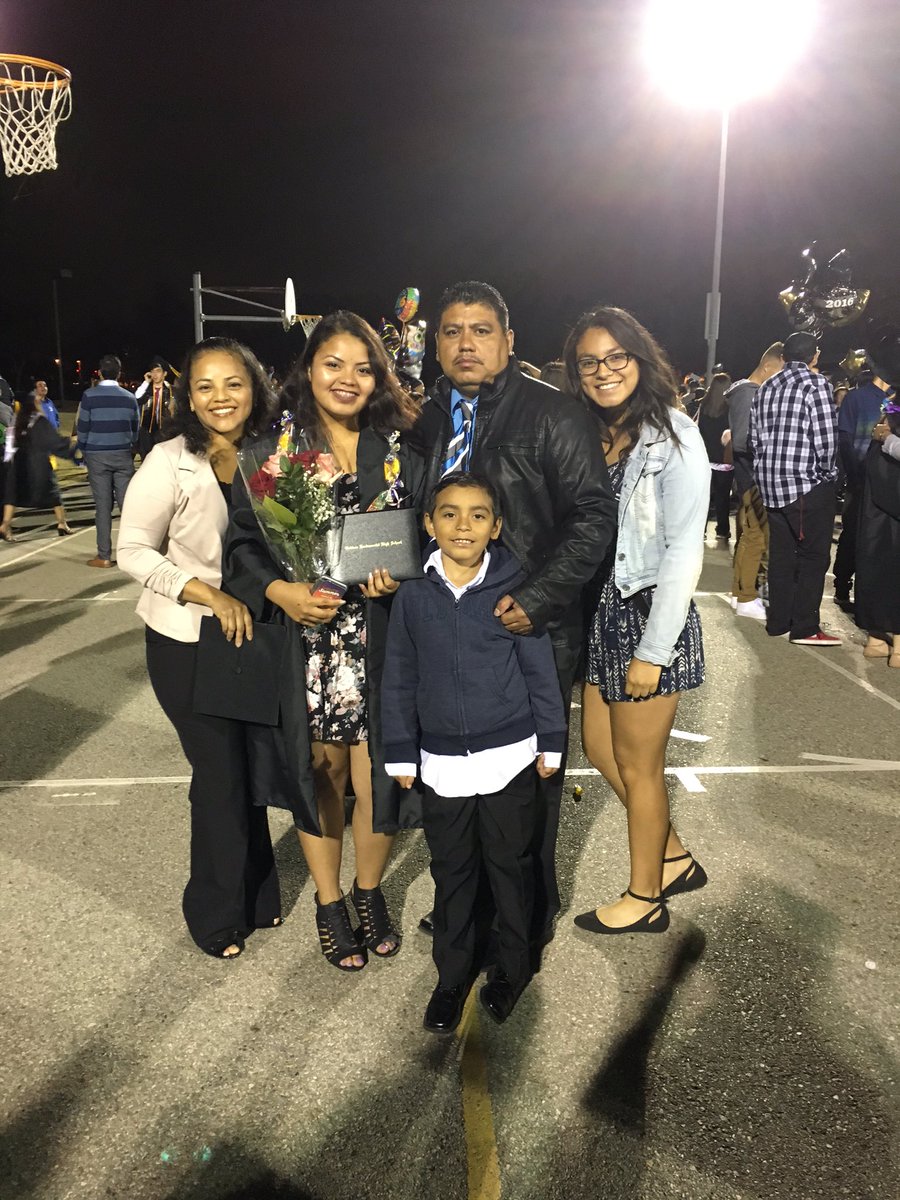 xo_alvinez's tweet image. One chapter closes another begins #class2k16 #wemadeit 🎓🐒