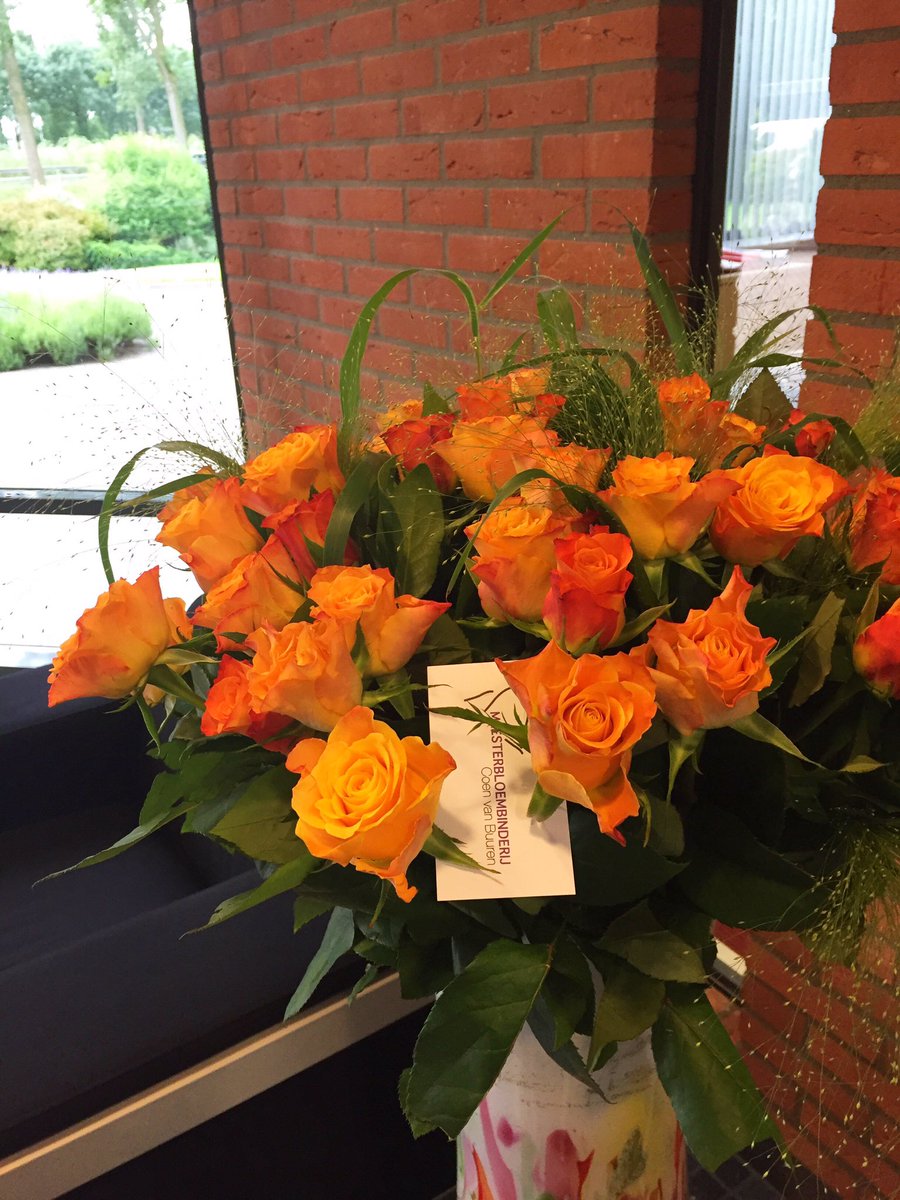 Waanzinnig mooie bos rozen gekregen van #haijwende voor onze 43e verjaardag: dankjulliewel! Via @Meesterbloem