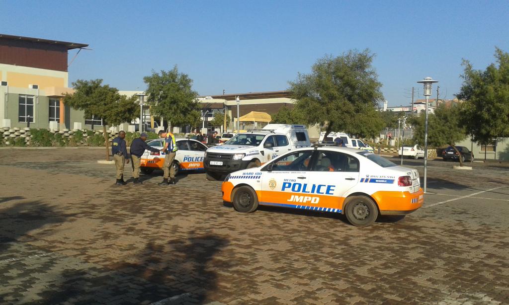 sihlangene_'s tweet photo. #EducationIsKey
Education awareness at #CosmoCityMultiPurpose  in partner with @JMPDSafety  @SAPoliceService https://t.co/suohi2cTH8