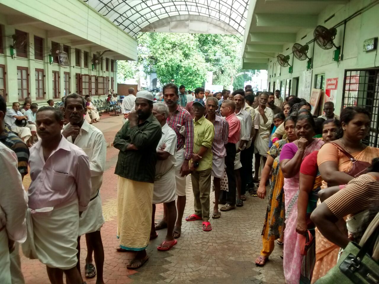 All India Radio News on Twitter: "#MonsoonFever : Patients queuing up in front of special #fever clinic at General #Hospital #Kollam, #Kerala https://t.co/TXvgGd7mc2" / Twitter
