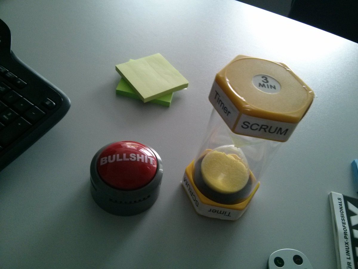 MarcNazarian's tweet image. Vu chez mon client : un bullshit button dans la salle de daily stand-up !!! #dontpressthebutton  #agile #scrum