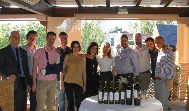Primera edición de “Hablamos de Vinos al Sol” en <a href="/casitadelpradal/">Lacasitadelpradal</a> con los mejores sumilleres
albertogranados.com/planetaenconse…