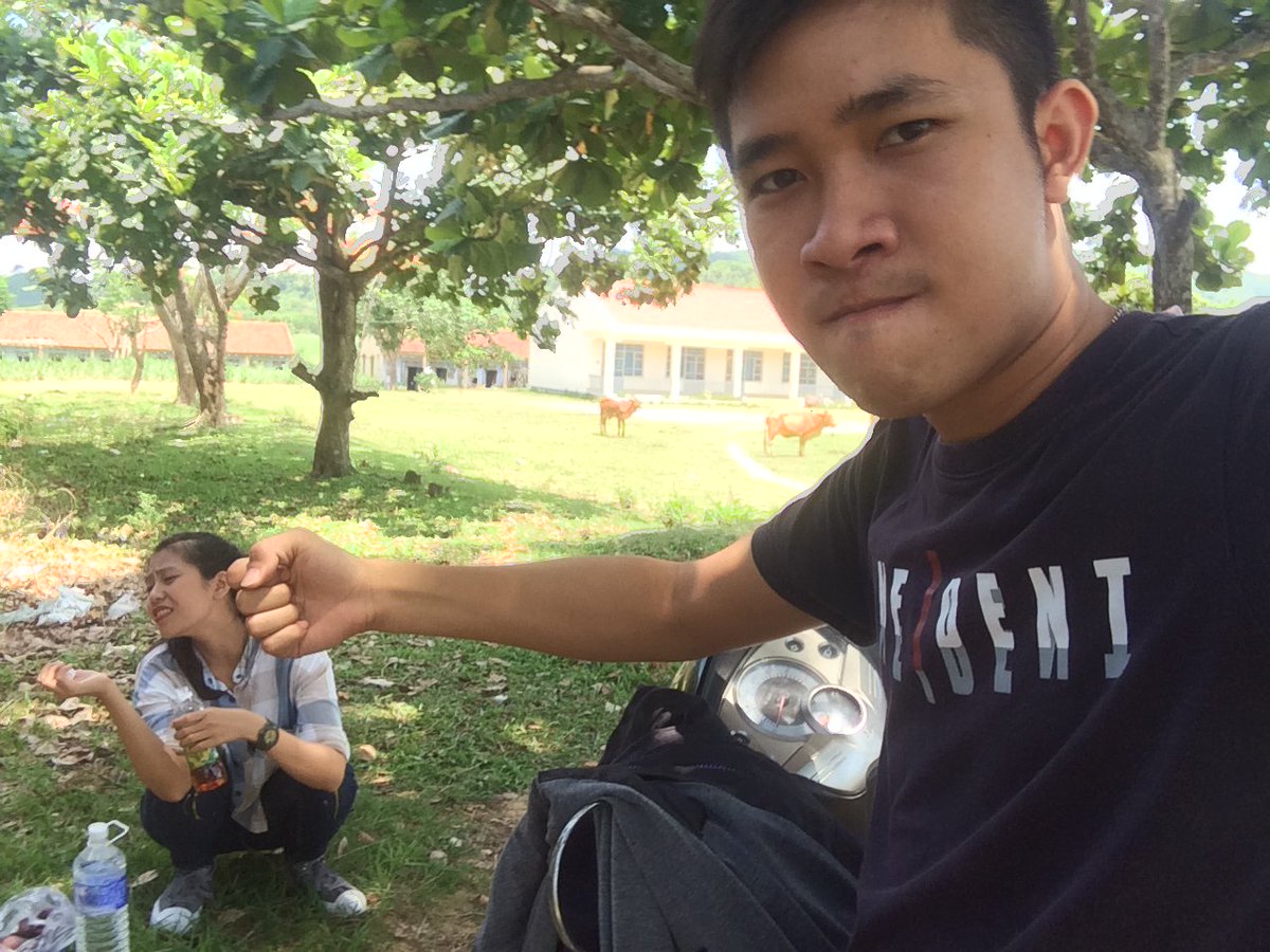 Hý hý.......2 anh em nó thiệc ngựa