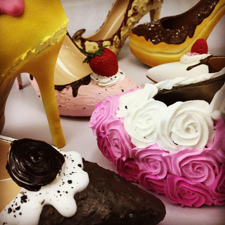 madlchen's tweet photo. @madlchen #schuhe #shoes #cake #rose #pinky #strawberries #oreos #highheel https://t.co/HKukj2n01m