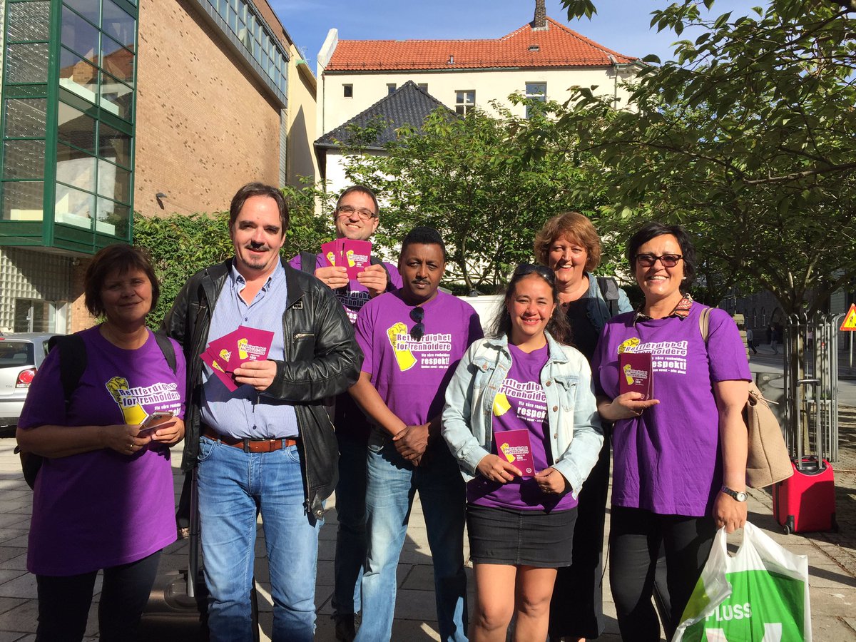Cathrine Linn (@cathrinelinn) on Twitter photo I dag er det internasjonal dag for renholdere. Startet dagen med å dele ut flyers med medlemmer av <a href="/Arbeidsmand/">Norsk Arbeidsmandsf.</a> 💪🏽 I dag er det internasjonal dag for renholdere. Startet dagen med å dele ut flyers med medlemmer av <a href="/Arbeidsmand/">Norsk Arbeidsmandsf.</a> 💪🏽