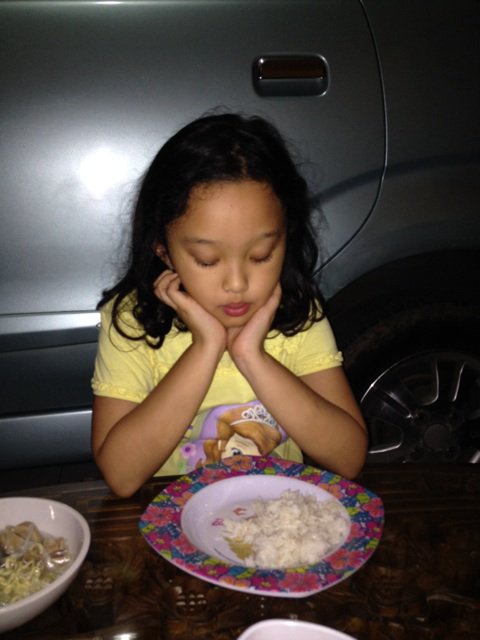 Kakak caca baca doa sebelum buka puasa <a href="/inantadewy/">Dewy Inanta</a>