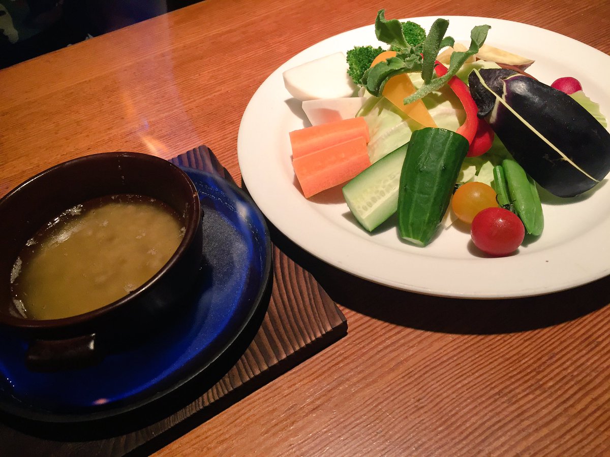 Msvssss's tweet photo. 炎のバーニャカウダなのです！
やっぱり野菜は生野菜^^

#野菜 #バーニャカウダ #渋谷 https://t.co/ay0NyKczvh