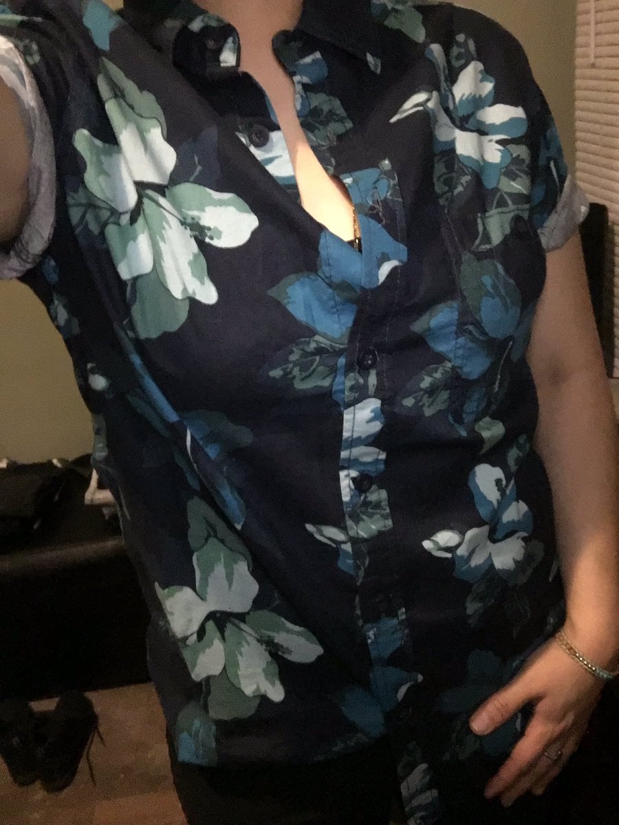 helsabelle's tweet image. TFW your @EDC_LasVegas prep consists of button downs and black t-shirts... #blacksoulcrew #whatiscolor