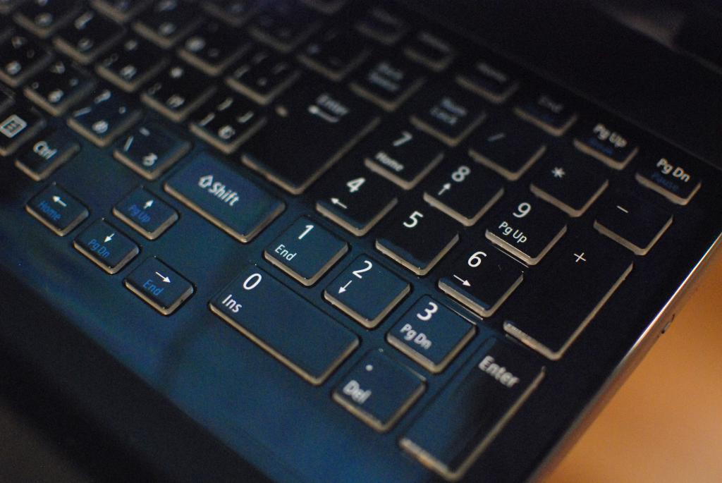 necpc_pc's tweet image. #パソコンあるある
「テンキーが反応しない…」と焦ったことない？単に #NumLock がオフなだけだったりして…ちなみにテンキーはNumLockはオンにすると数字キーとして、オフにするとカーソルキーとして使用できますよ。