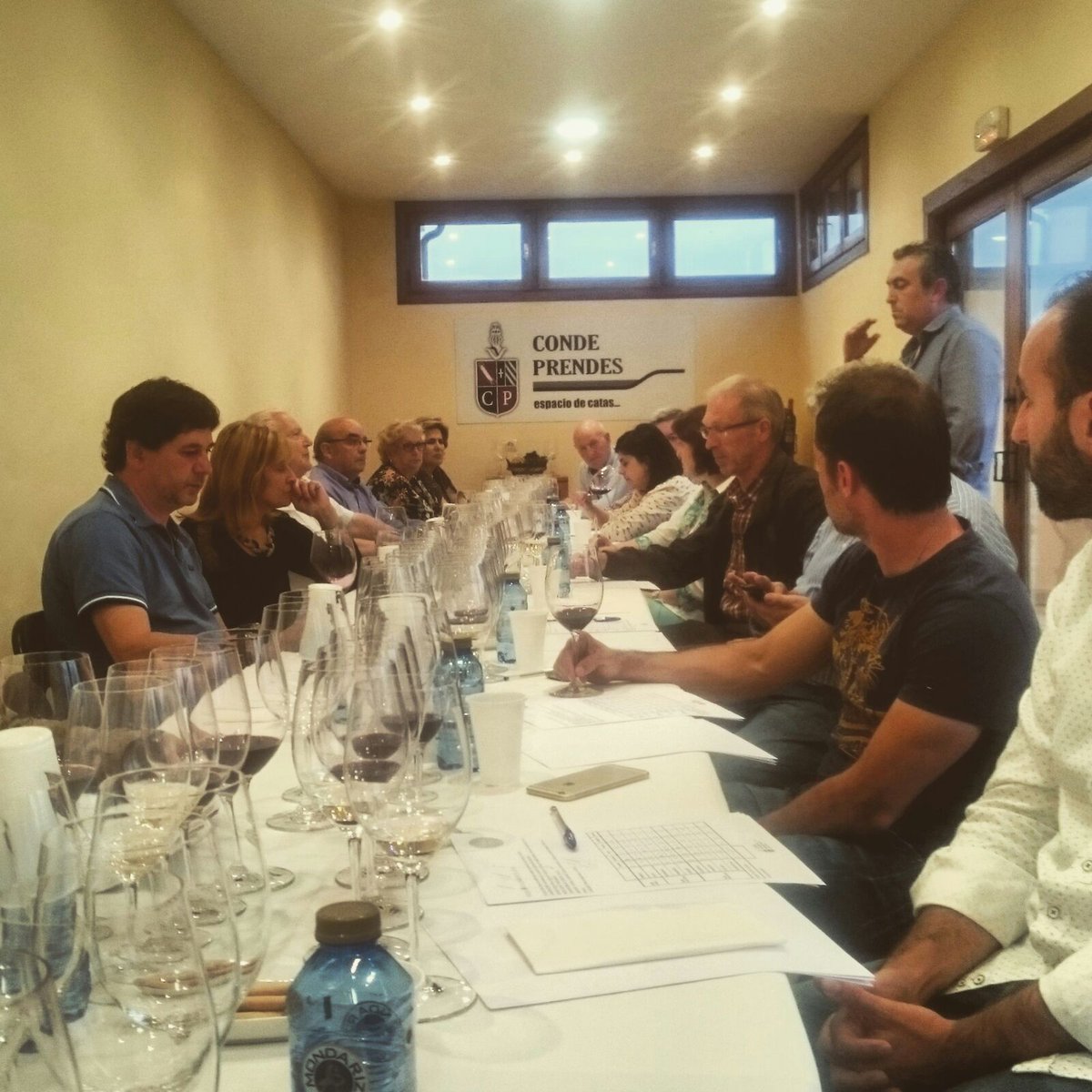 AdegadaPinguela's tweet photo. Muy satisfecho en Asturias de probar nuestros vinos con los clientes de Conde Prendes.#valdeorras#vino#asturias https://t.co/EXDWjwbu4f