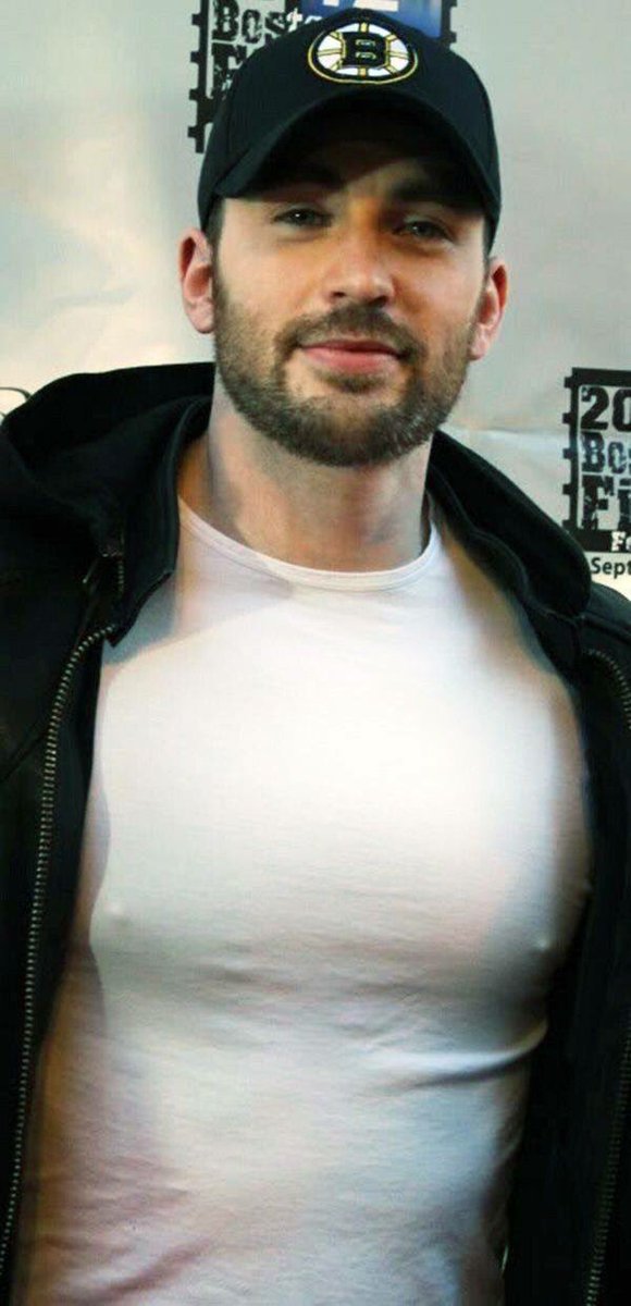 pesystyles's tweet photo. Happy birthday to this beautiful human being, I love you ✨ #HappyBirthdayChrisEvans https://t.co/y1WzK8rwnz