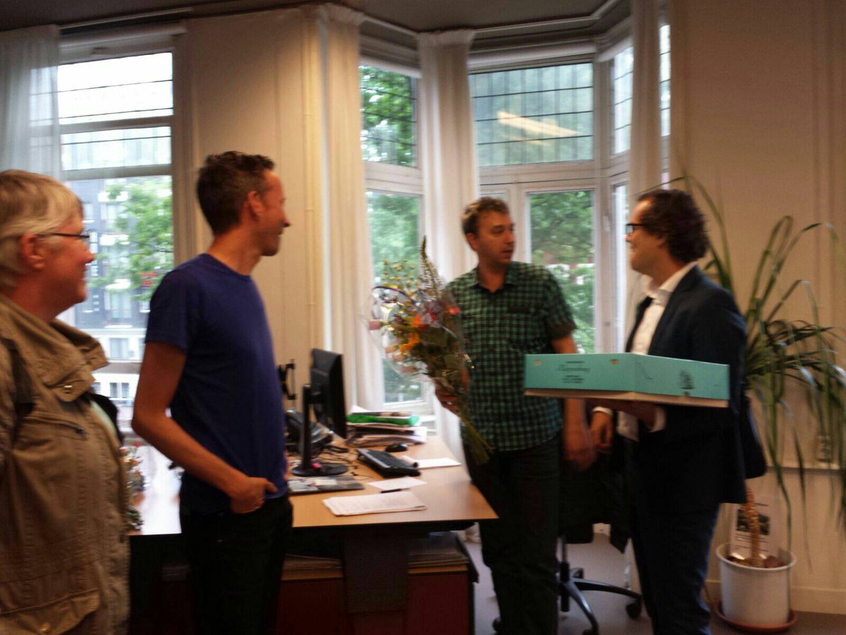 ASWbewoners's tweet photo. Het meldpunt ongewenst @verhuurgedrag 15 jaar felicitaties door wethouder @LaurensIvens https://t.co/qTb6GFiGtX