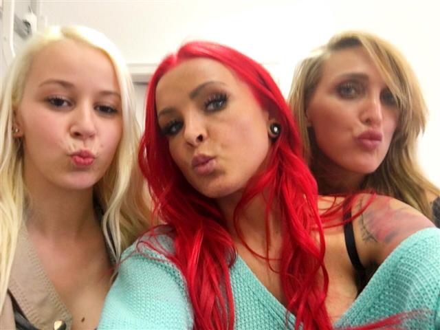 W&uuml;nschen allen ein guten Start in die Woche *kiss* die 3 Engel f&uuml;r Charlie :D #VisitX #Teens #Models<a href="/tag/models"class="tags"><span>#models</span></a><a href="/tag/teens"class="tags"><span>#teens</span></a><a href="/tag/webcamgirls"class="tags"><span>#webcamgirls</span></a><a href="/tag/visitx"class="tags"><span>#visitx</span></a>