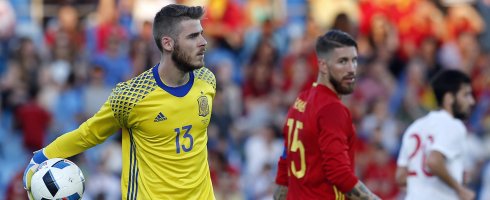 Revista_Calite's tweet photo. Dentro de dos horas comenzará el primer partido de España🇪🇸 en la #EURO2016 contra República Checa🇨🇿.
https://t.co/cynS4eIQOU