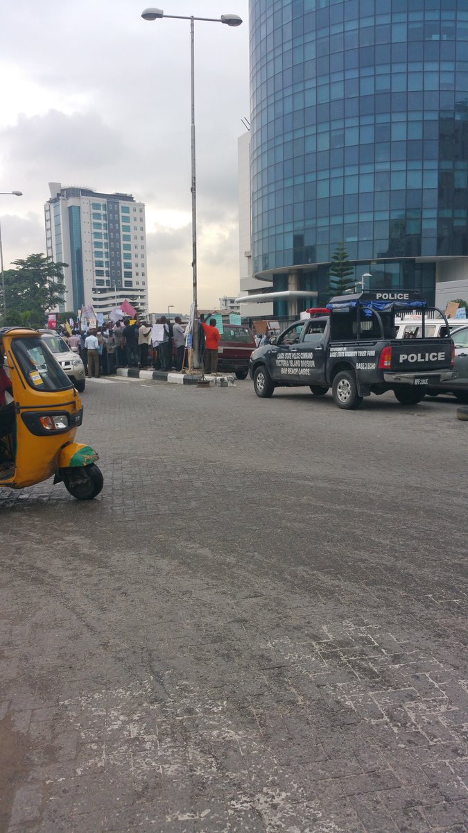 PHOTOS: Total Oil Workers Protest In Lagos Ck0QsD9WkAAUWv7