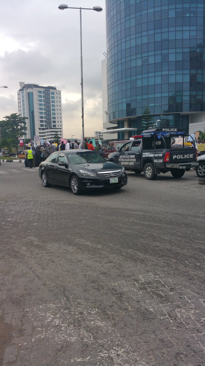 PHOTOS: Total Oil Workers Protest In Lagos Ck0QvTgXAAAR4ks