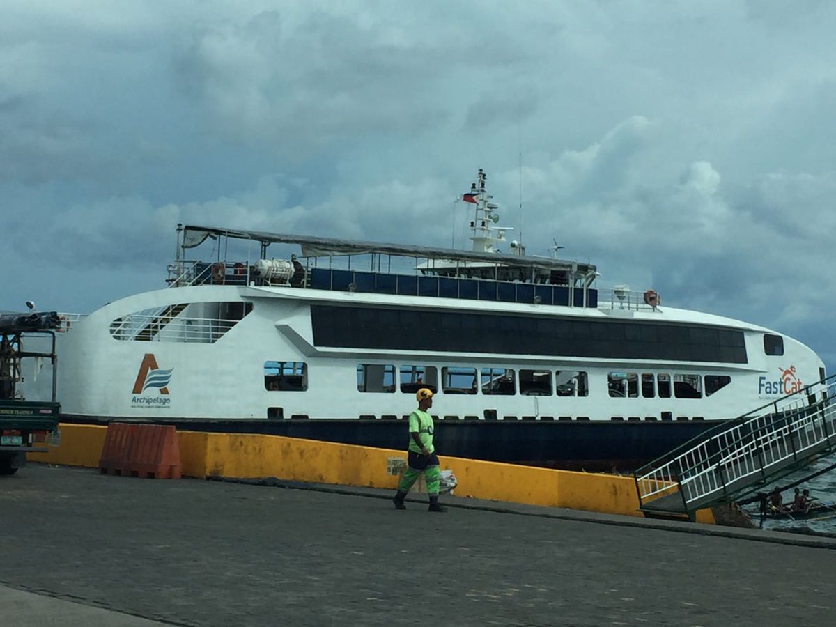 MARoxas's tweet photo. Our caravan, gear. Hoping for "a ferry fast, ferry safe and a ferry convenient trip!" - tagline ng roro namin, haha https://t.co/iQgloWilbf