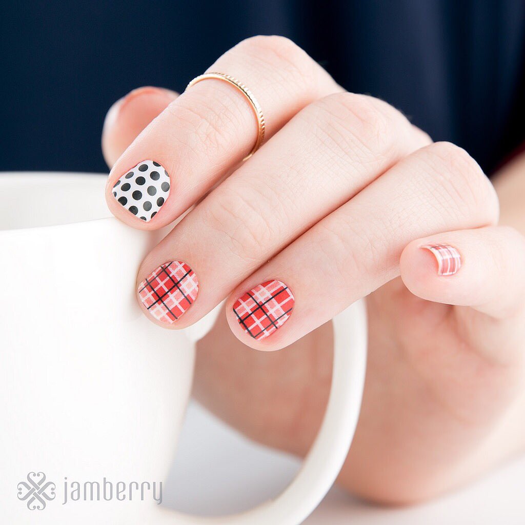 danielle83davis's tweet photo. @FleurDeForce have you heard of Jamberry nail wraps? Let me know if you are interested I do online parties X https://t.co/IZpfjOivve