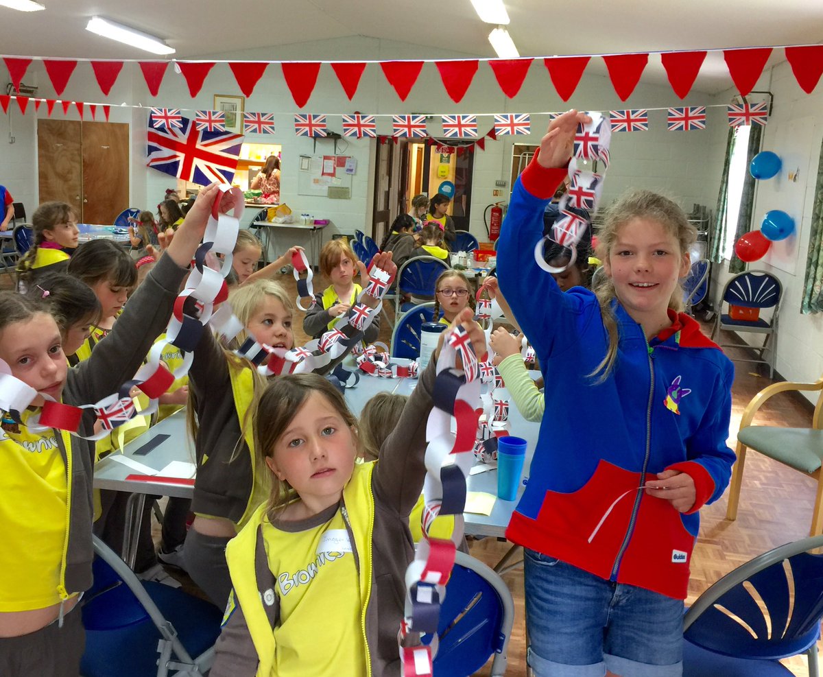 Brickhill_Pack's tweet photo. @BedfordGuides @BedsGuides @gguidinganglia Celebrating the Queen's Birthday with St Party, Morris Dancing and Games https://t.co/wBJlW4ZM7q