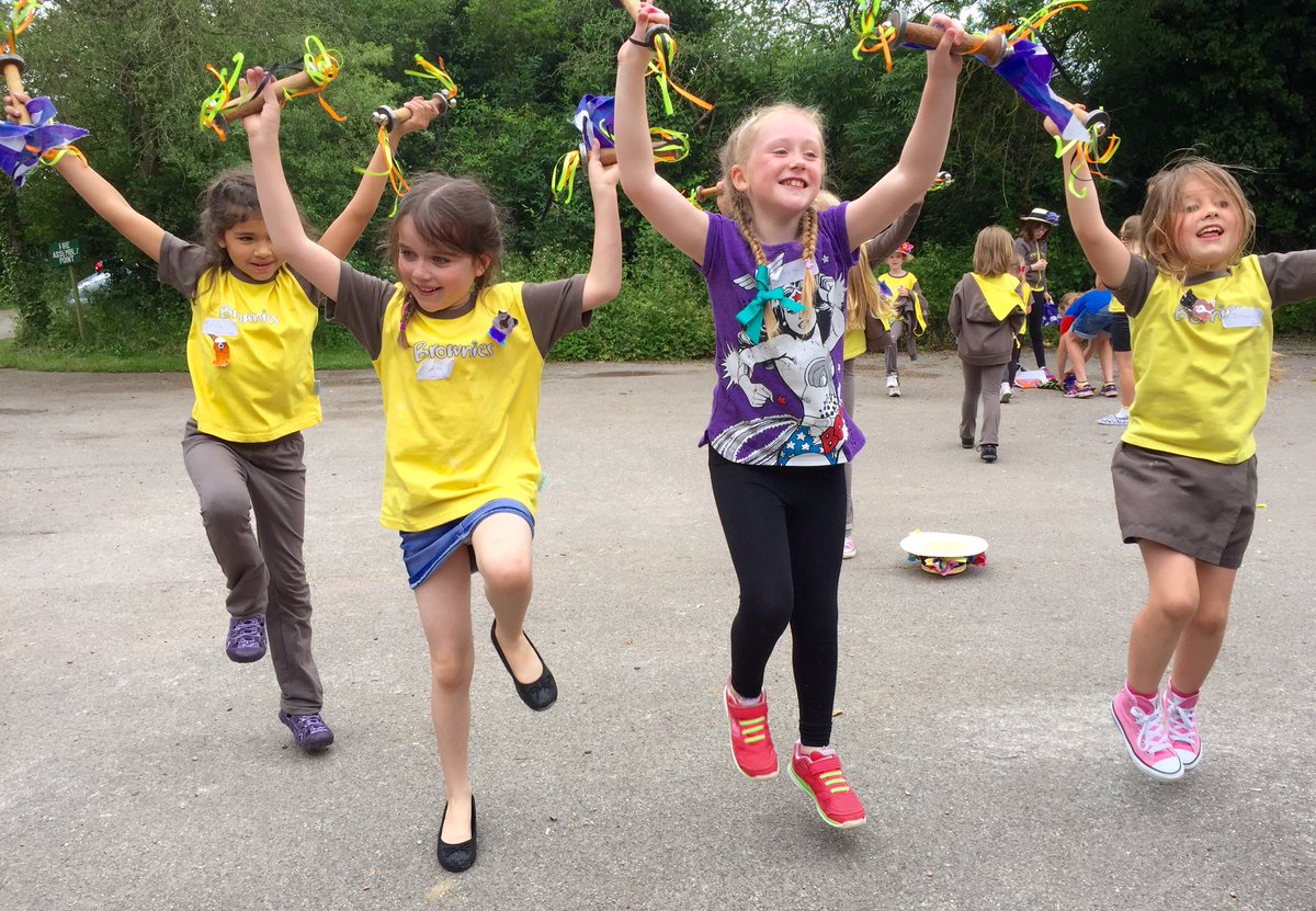 Brickhill_Pack's tweet photo. @BedfordGuides @BedsGuides @gguidinganglia Celebrating the Queen's Birthday with St Party, Morris Dancing and Games https://t.co/wBJlW4ZM7q