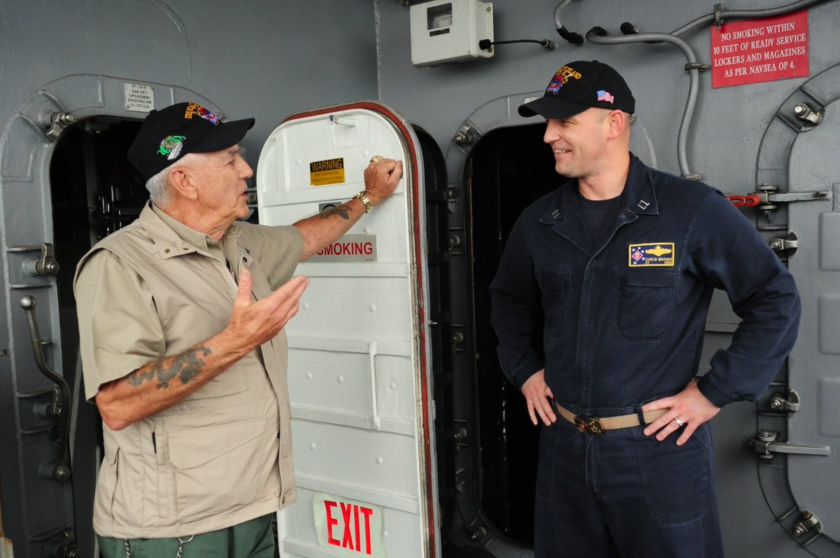 在日米海軍司令部 on Twitter: "ハートマン軍曹登場：映画フルメタル・ジャケットのハートマン軍曹役で知られる俳優で退役海兵隊員のR・リー・アーメイさんが、撮影のために太平洋に展開中の
