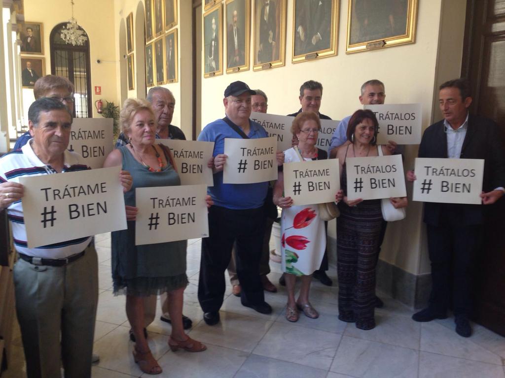 ruthparticipa's tweet photo. En presentación campaña #TratameBien para evitar malos tratos a mayores!Entre un 3 y un 10% d l@s mayores lo sufren! https://t.co/bRikIX1NG1