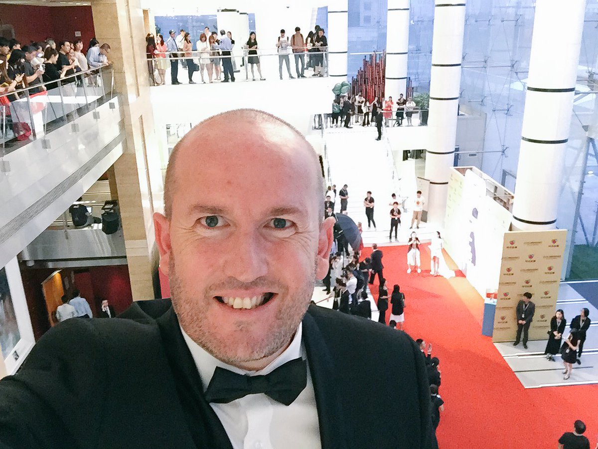 jpartridgenz's tweet photo. When your VIP buses aren't VIP enough to get in the special entrance... take a selfie. #SuitedAndBooted #DIYVIP https://t.co/XwCt13Hs7i